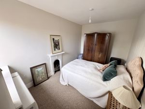 Maisonette - Bedroom - click for photo gallery